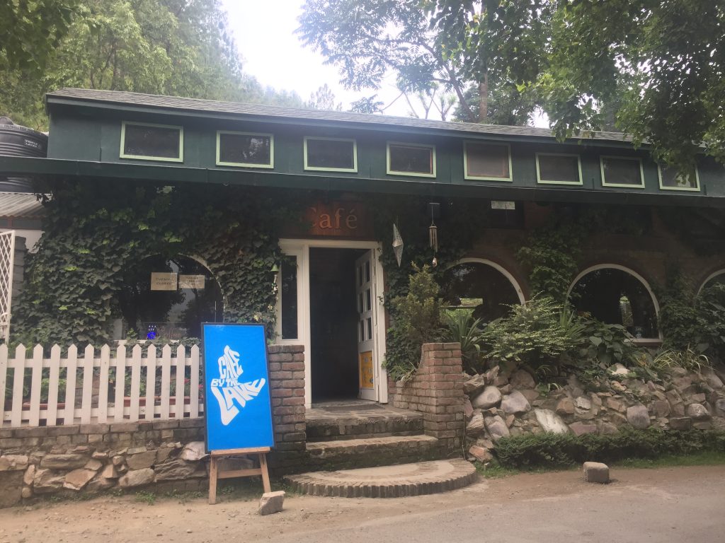 Cafe by the lake, Naukuchiatal